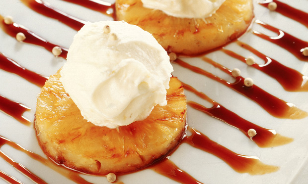 receita-abacaxi-grelhado-com-sorvete