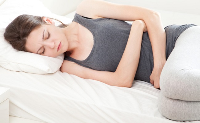 Mulher-deitada-com-dor