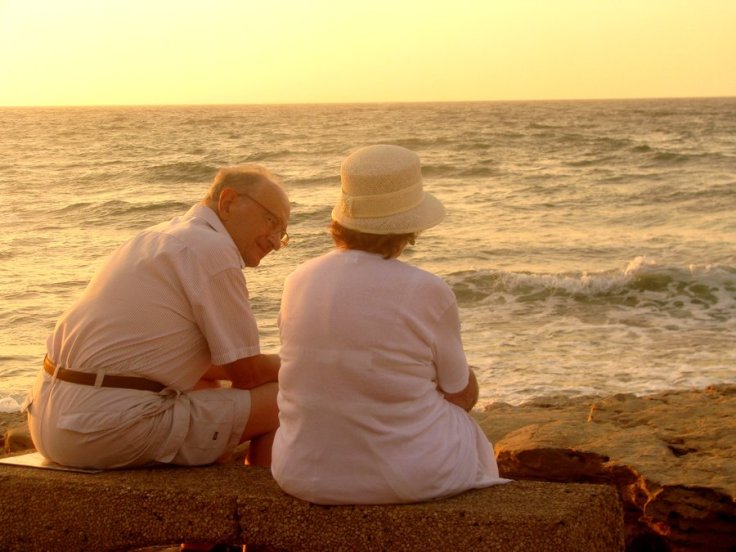 old_couple_on_the_beach_by_ephemeral_spell-d2yeyzs