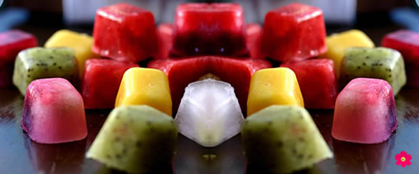 água-aromatizada-cubos-de-frutas-geladas