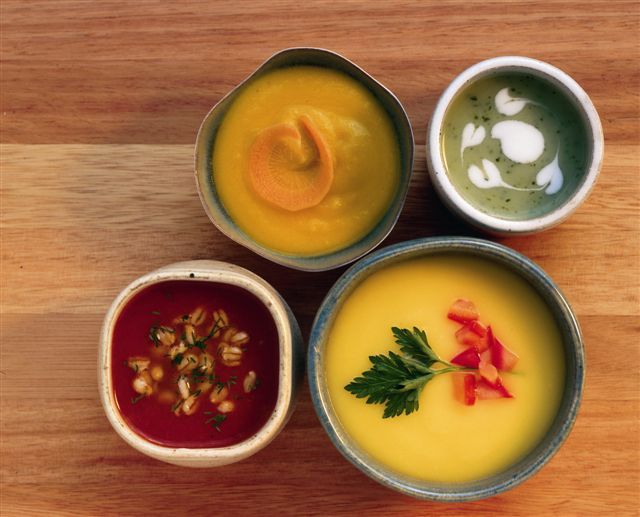 sopas-cenoura-com-laranja-espinafre-com-cogumelos-batata-baroa-com-salsa-de-tomate-e-tomate-com-aneto